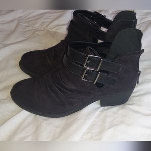 Soda Black Booties